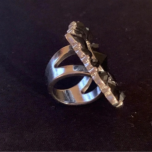 Chunky  Silver Tone & Black Rhinestone Flower Statement Ring - Picture 6 of 10